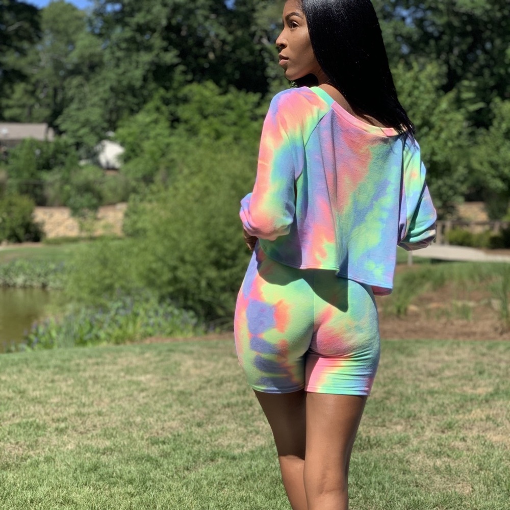 Baddie Cotton candy biker shorts/capris 💕🌈.